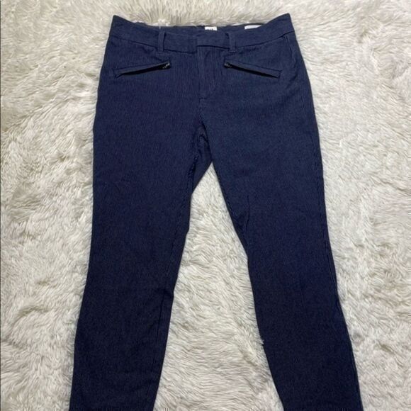 Pants - Women’s GAP pinstriped blue skinny ankle pants size 2